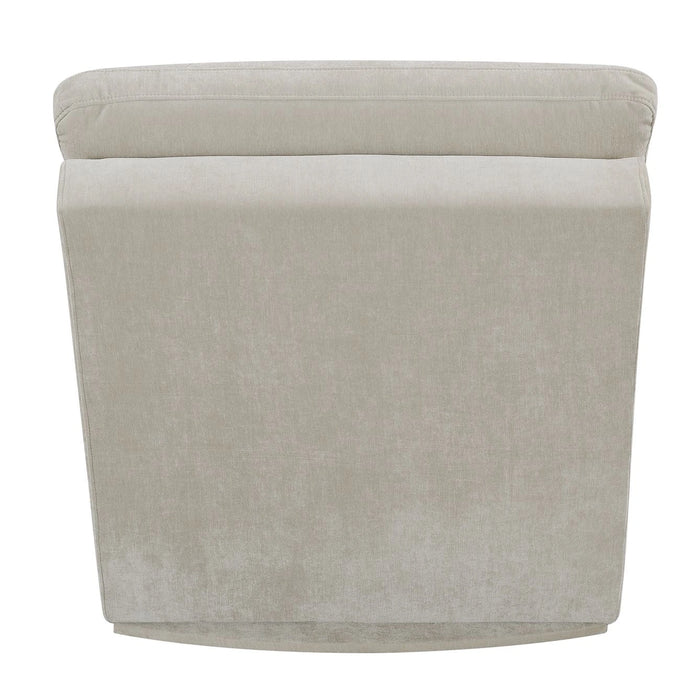 Dominick Chaise in Amigo