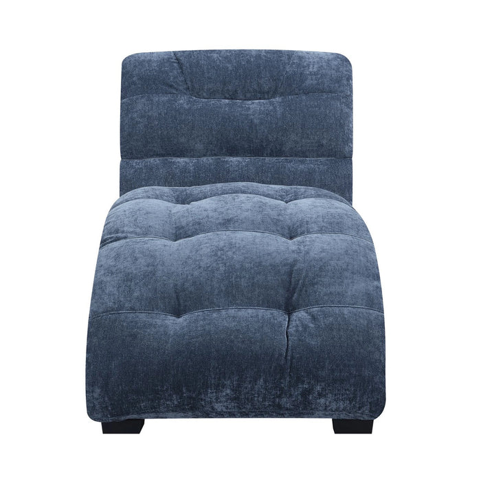 Dominick Chaise in Amigo