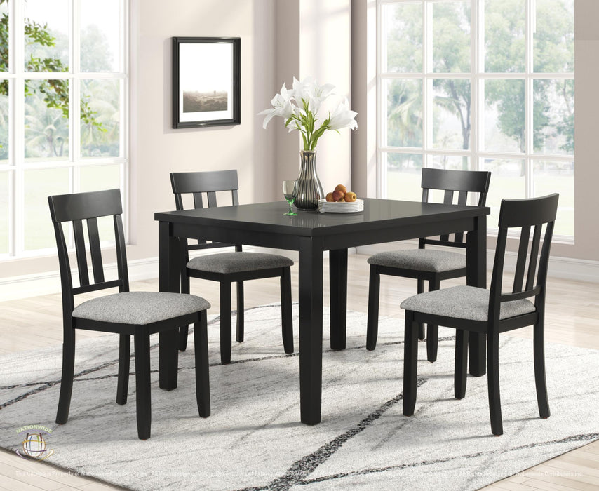 TABLE AND 4 X SIDE CHAIRS - D525-5
